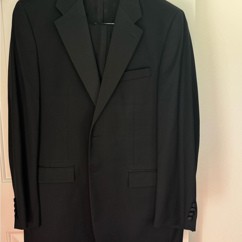 Men’s Ralph Lauren Black Tuxedo
Size 42L